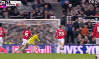 半场：曼联1-1纽卡，B费送点+送助攻，卡塞米罗破门，拉姆齐染红