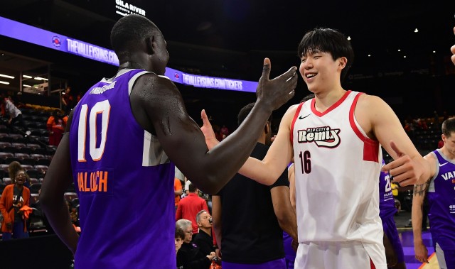 新葡京娱乐城官网-好兄弟境遇大不同！马卢阿奇29分01秒砍18分14板 杨瀚森打1分39秒