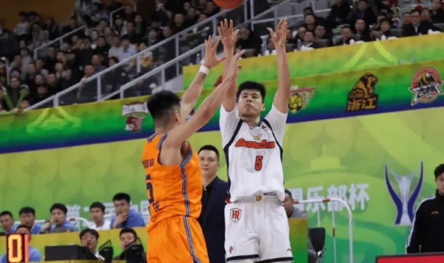 媒体人：上海广东锋线差距过大，广东应抓住窗口期升级阵容